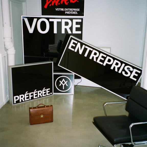 yard office, paris, signs